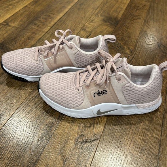 Nike - Picture 3 of 7